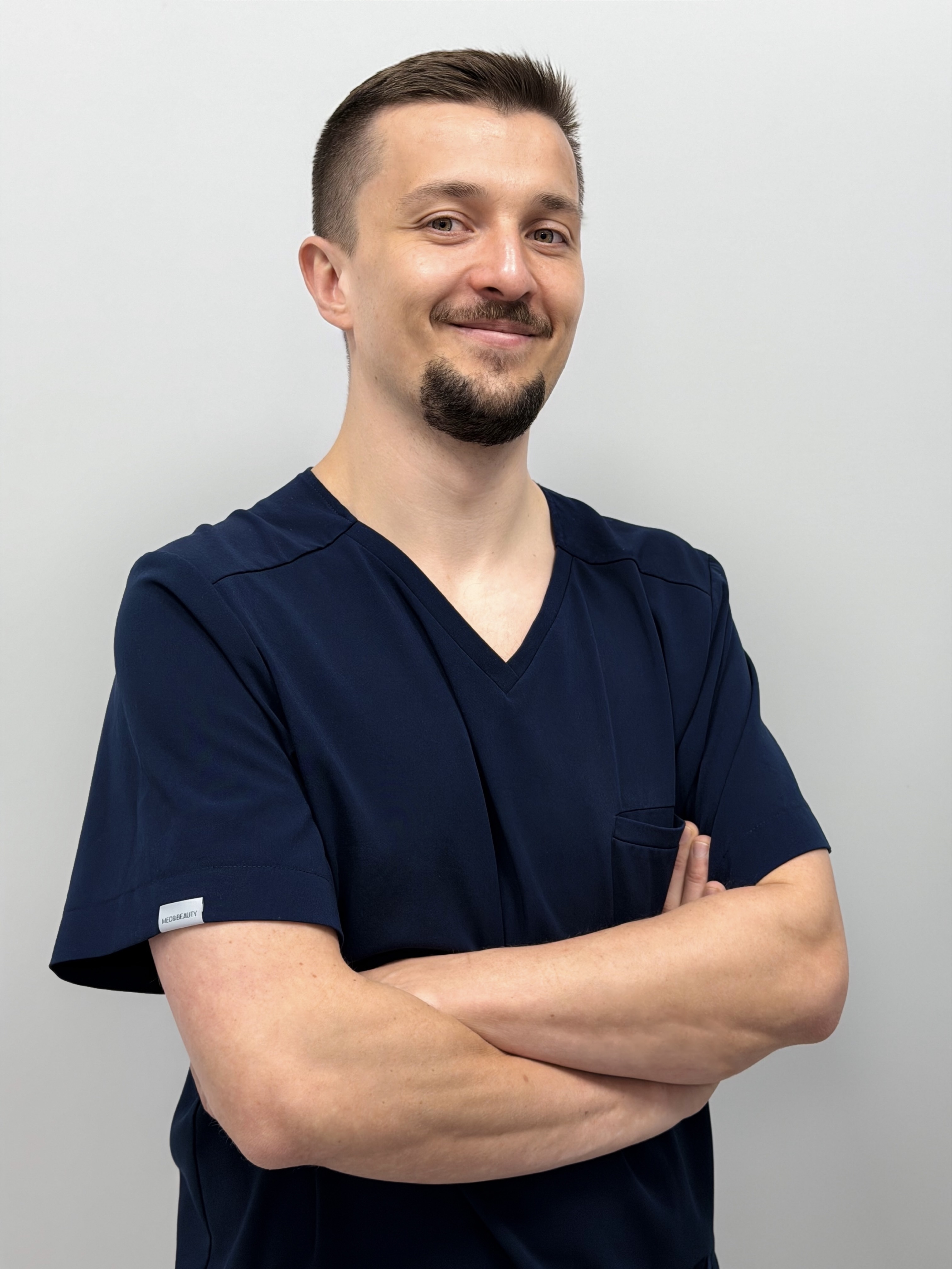 MultiMedica Stargard dentist in clinic scrubs